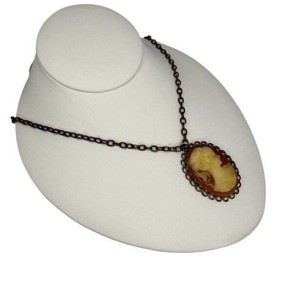 VTG Cameo Woman Sillouette Pendant Brass Necklace 22"  Cottagecore Trendy - Picture 13 of 14